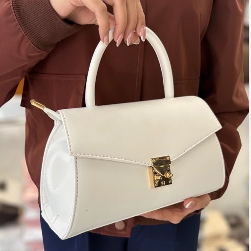 کیف دستی و دوشی زنانه با طراحی کلاسیک با قفل فلزی