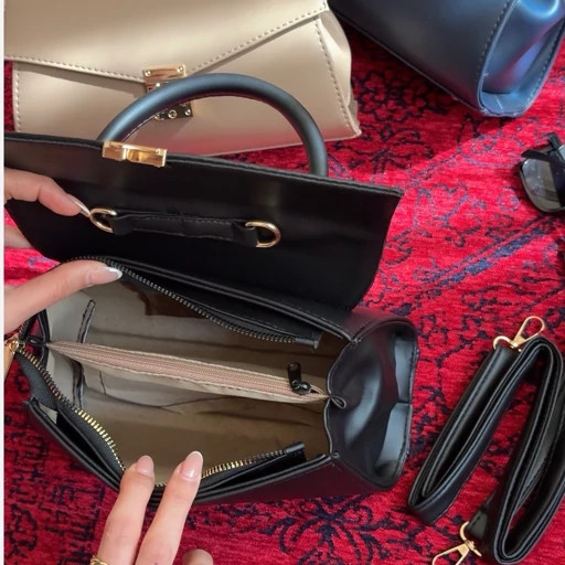 کیف دستی و دوشی زنانه با طراحی کلاسیک با قفل فلزی