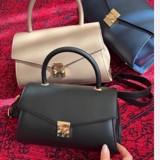 کیف دستی و دوشی زنانه با طراحی کلاسیک با قفل فلزی