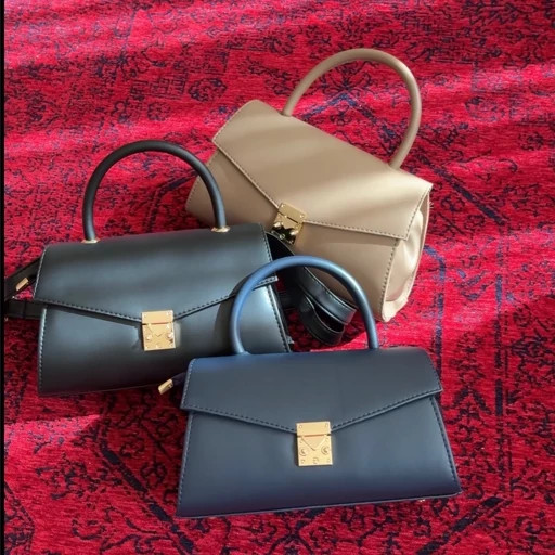 کیف دستی و دوشی زنانه با طراحی کلاسیک با قفل فلزی